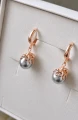 Kolczyki ośmiornice w różowym złocie ze srebrną perłą Swarovski.png
