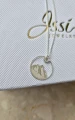 Srebrny naszyjnik GÓRY W SŁOŃCU na pudełku Issi Jewelry – biżuteria z motywem gór i słońca, pomysł na prezent dla miłośniczki gór.jpg