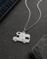 Srebrny naszyjnik KAMPER na grafitowym kamieniu – biżuteria podróżnicza unisex.png