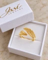 PIERŚCIONEK LISTKI pozłacany 24K z motywem liści w pudełku ISSI JEWELRY.png