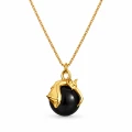NIETOPERZ Z CZARNĄ PERŁĄ naszyjnik pozłacany 24K z czarną perłą Swarovski na białym tle.png