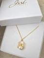 PAJĄK Z BIAŁĄ PERŁĄ złoty naszyjnik z perłą muszlową w pudełku ISSI JEWELRY.png