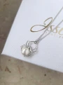 PAJĄK Z BIAŁĄ PERŁĄ naszyjnik ze srebra 925 na pudełku ISSI JEWELRY.png