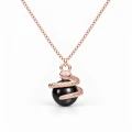 Naszyjnik WĄŻ z czarną perłą Swarovski pozłacany 18K różowym złotem – packshot na białym tle.png