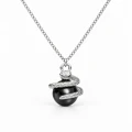 Naszyjnik WĄŻ z czarną perłą Swarovski ze srebra 925 – packshot na białym tle.png